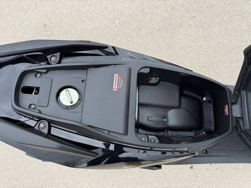 2025 Wolf V12 200i