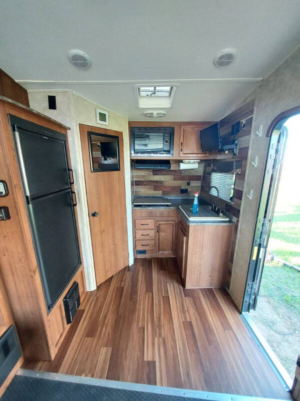 2016 Gulfstream Track & Trail