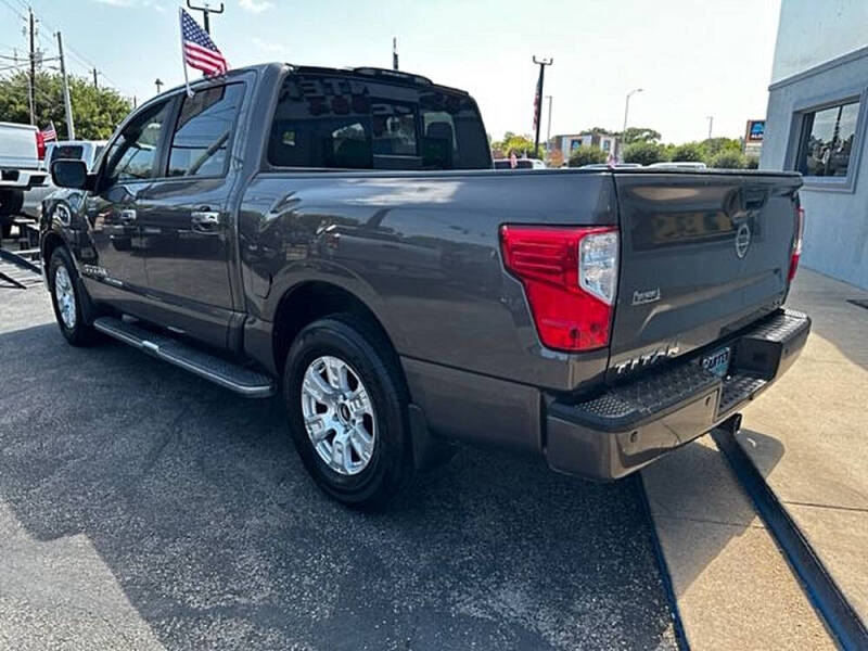 2017 Nissan Titan SV