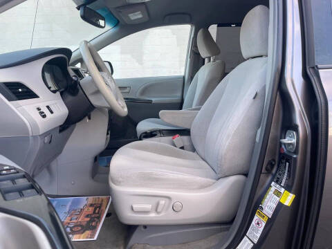 2014 Toyota Sienna LE 7-Passenger