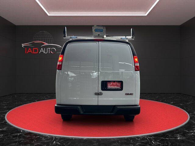 2022 GMC Savana 2500