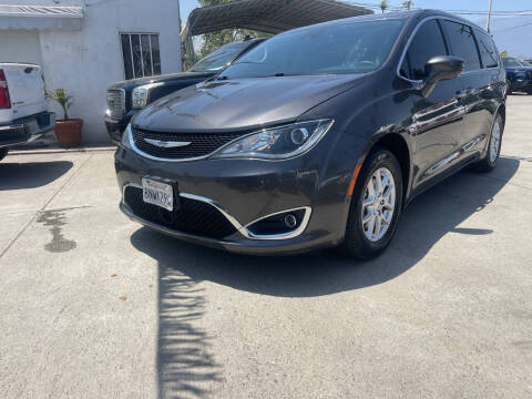 2020 Chrysler Pacifica for sale at CALIFORNIA AUTO FINANCE GROUP in Fontana CA