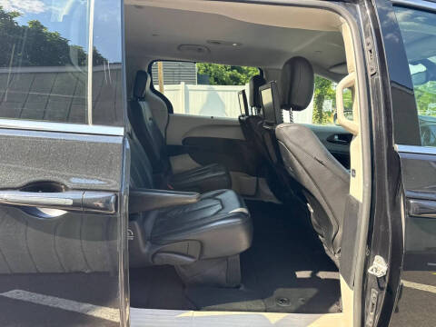 2017 Chrysler Pacifica Touring-L Plus