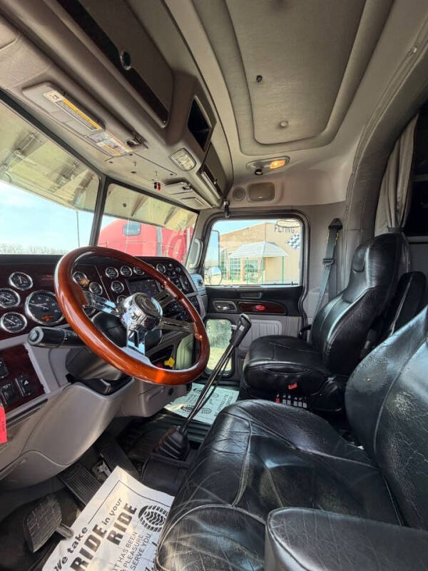 2018 Peterbilt 389