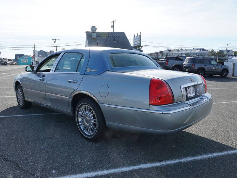 2006 Lincoln Town Car Signature