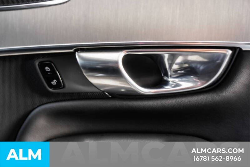 2025 Volvo XC90 B5 Core Bright Theme