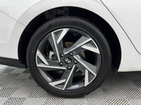 2025 Hyundai Elantra Hybrid Limited