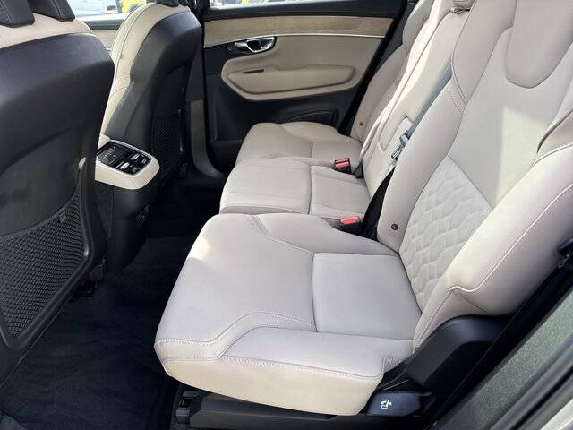 2025 Volvo XC90 B5 Plus Bright Theme 7P