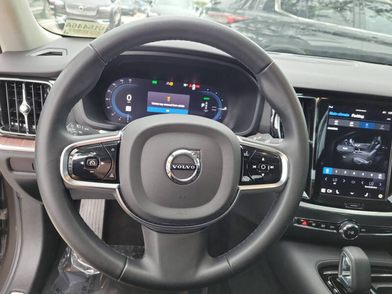 2024 Volvo S60 Recharge T8 Plus Dark Theme