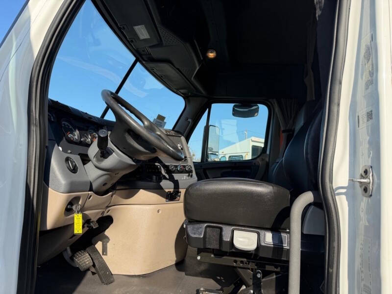 2020 Freightliner Cascadia