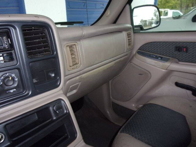 2004 Chevrolet Avalanche Base photo 12