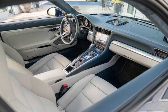 2018 Porsche 911 6