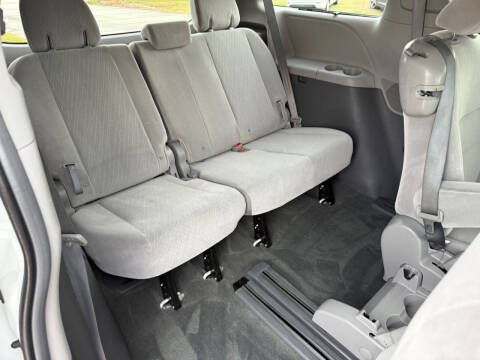 2017 Toyota Sienna LE 8-Passenger