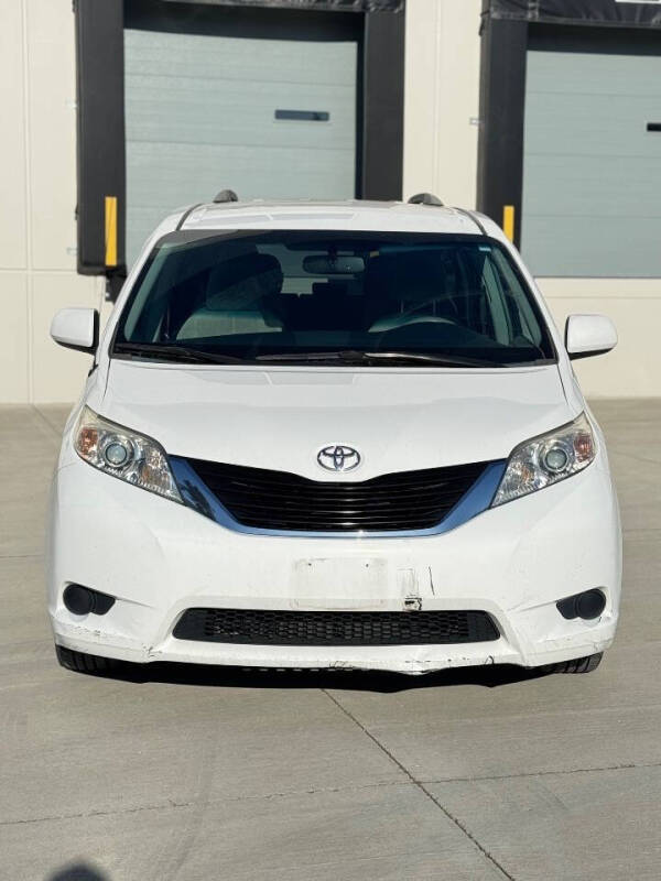 2013 Toyota Sienna LE 7-Passenger