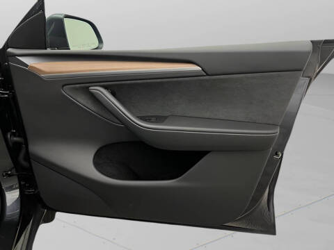 2025 Tesla Model Y Long Range