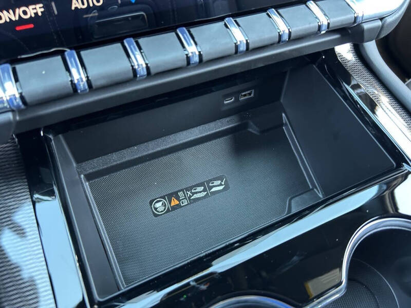 2025 GMC Yukon Elevation