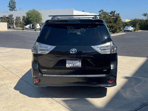 2013 Toyota Sienna SE 8-Passenger