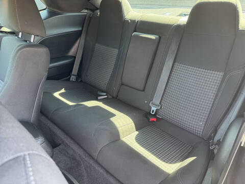 2017 Dodge Challenger SXT Plus