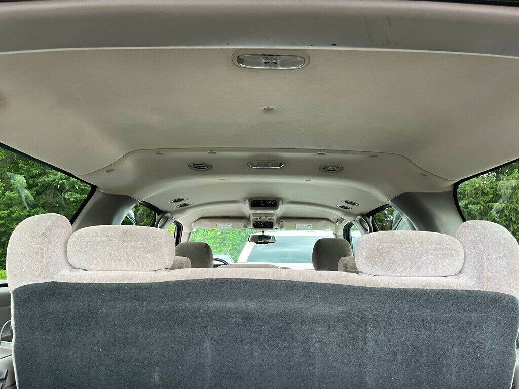 2005 Chevrolet Suburban 37