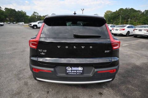 2025 Volvo XC40 B5 Core Bright Theme