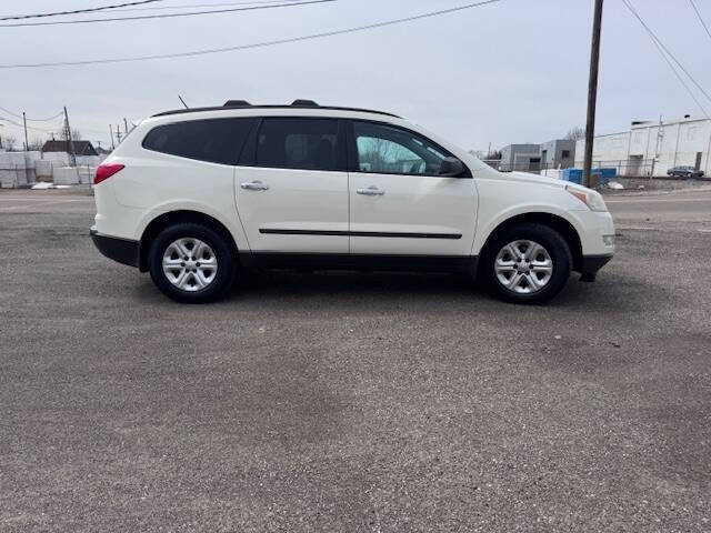 2011 Chevrolet Traverse LS