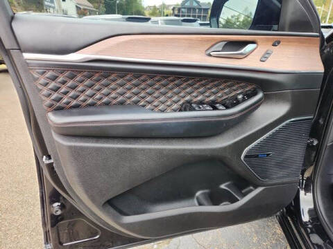 2022 Jeep Grand Cherokee Summit