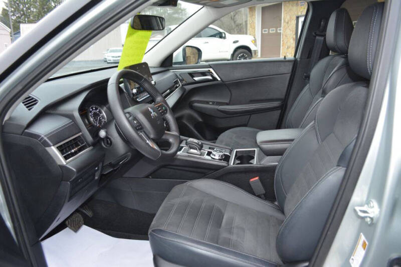 2024 Mitsubishi Outlander SE