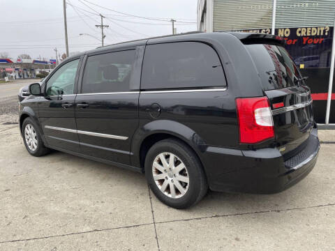 2016 Chrysler Town and Country Touring