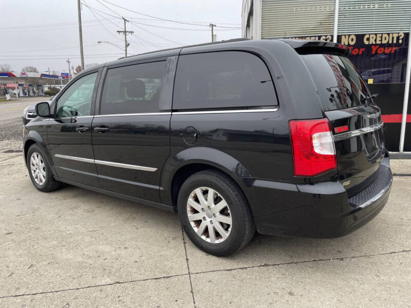 2016 Chrysler Town and Country Touring