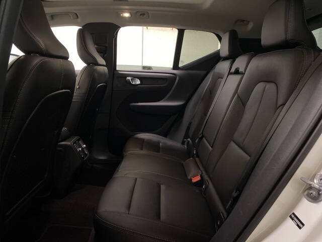 2025 Volvo XC40 B5 Plus Dark Theme