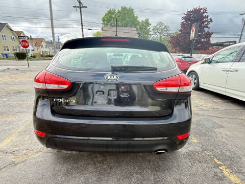 2017 Kia Forte5 LX