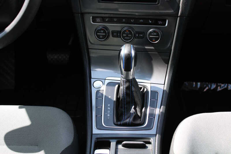 2016 Volkswagen e-Golf SE