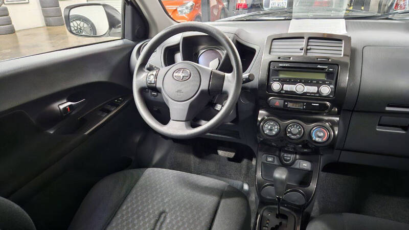 2009 Scion xD Base photo 18