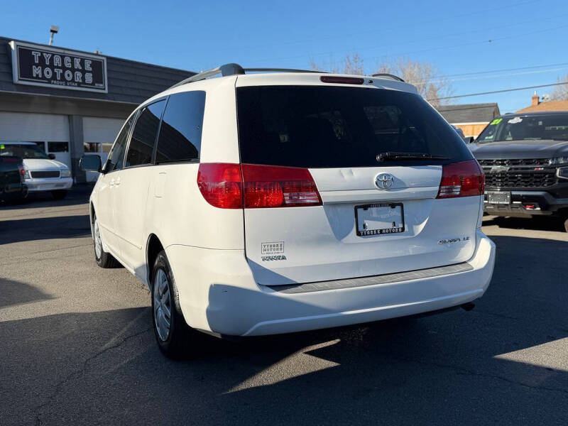 2005 Toyota Sienna LE 7 Passenger