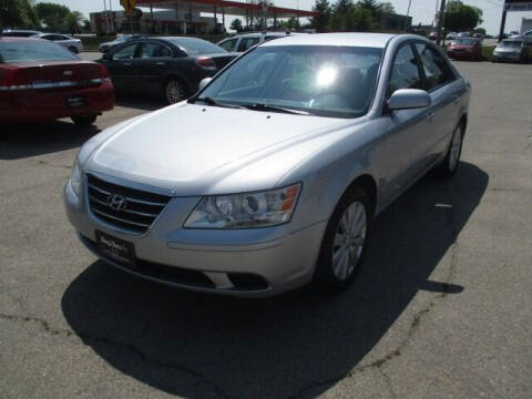 2010 Hyundai Sonata for sale at King's Kars in Marion IA