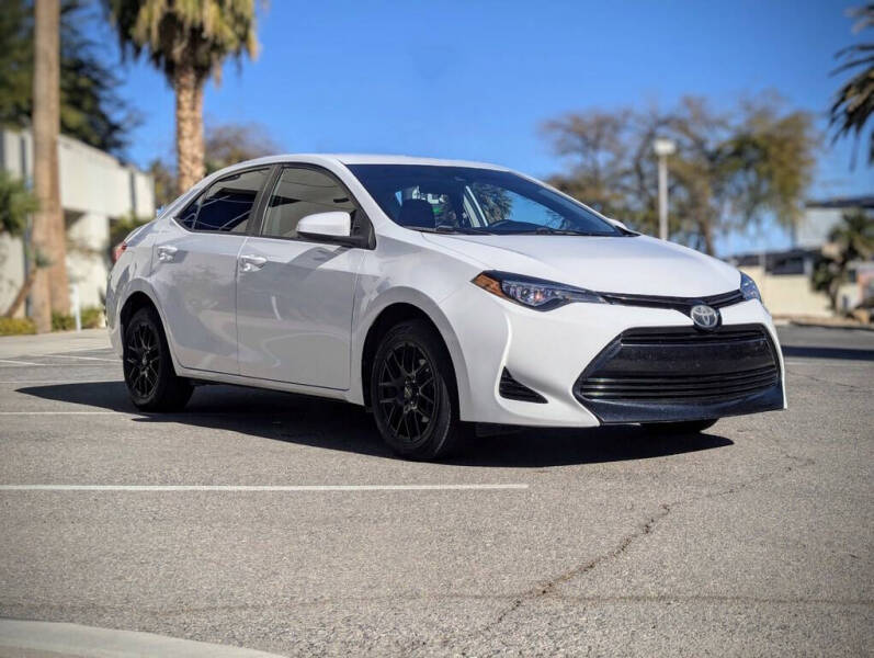 2018 Toyota Corolla LE photo 2