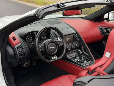 2016 Jaguar F-TYPE R