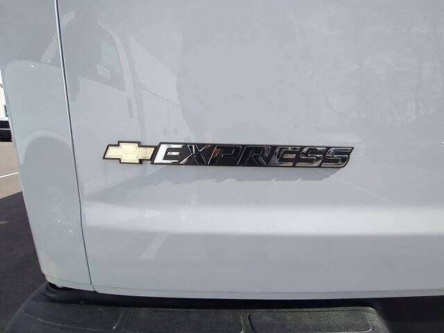 2025 Chevrolet Express 2500