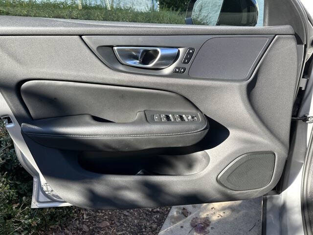 2024 Volvo S60 B5 Core Dark Theme