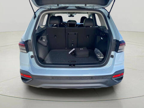 2025 Volkswagen Taos SE Black 4Motion