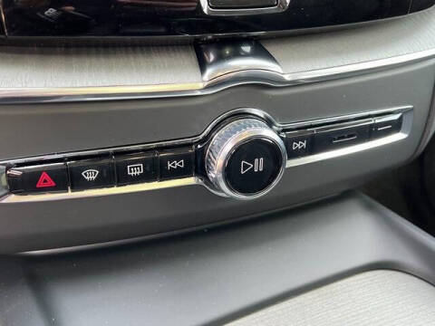 2025 Volvo XC60 B5 Plus Dark Theme