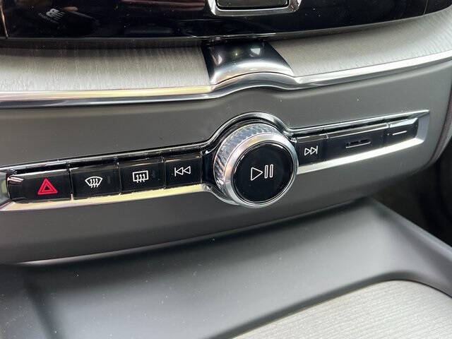 2025 Volvo XC60 B5 Plus Dark Theme