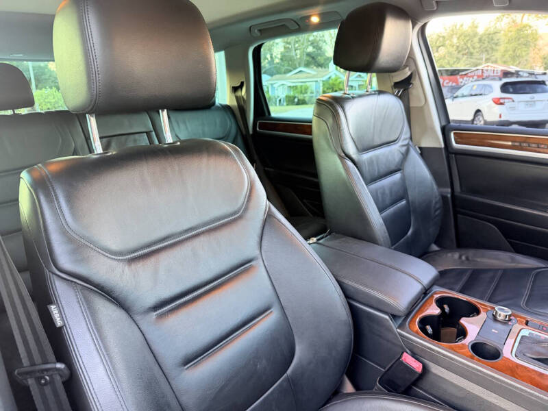 2014 Volkswagen Touareg V6 Sport