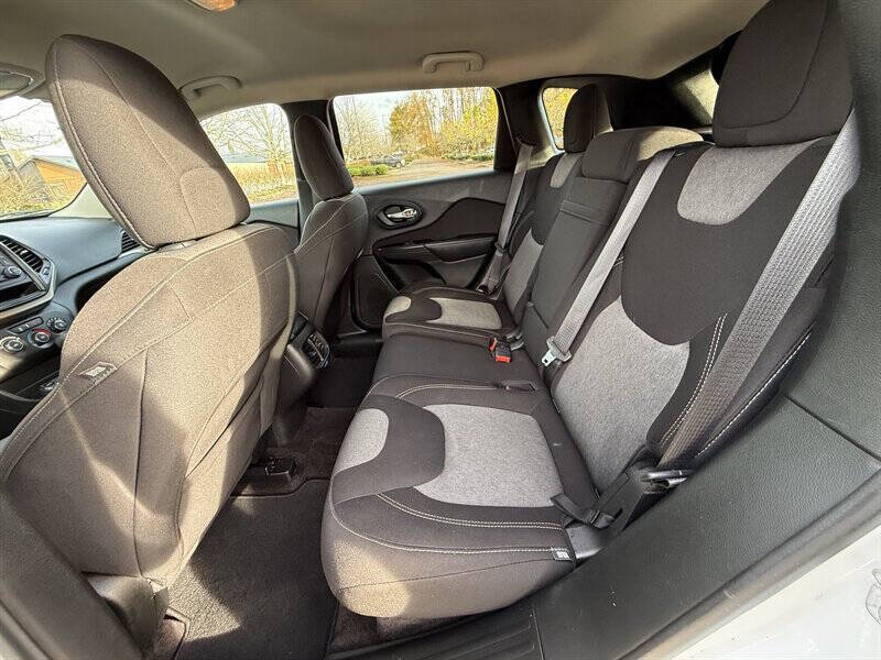 2017 Jeep Cherokee Sport