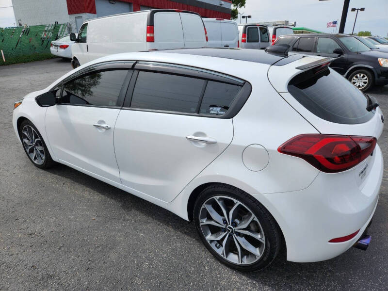 2017 Kia Forte5 SX
