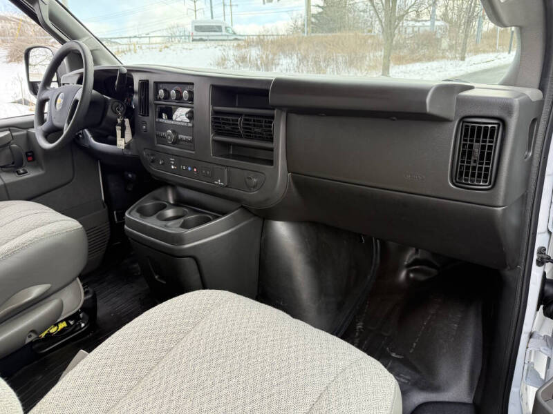 2025 Chevrolet Express 2500