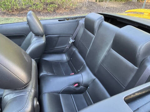 2005 Ford Mustang V6 Deluxe