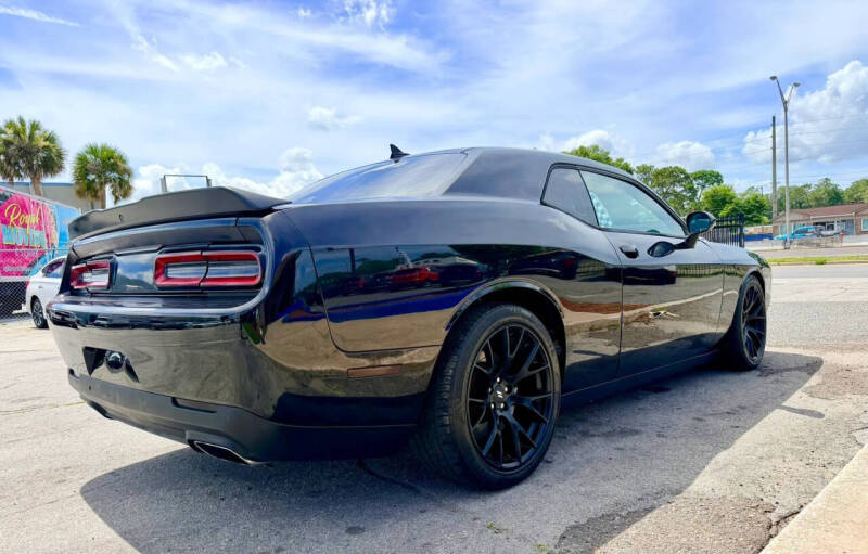 2017 Dodge Challenger 392 HEMI Scat Pack Shaker