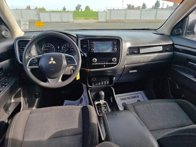 2020 Mitsubishi Outlander ES