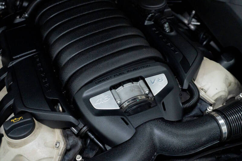 2014 Porsche Cayenne GTS